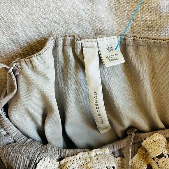 LC Lauren Conrad gray with cream crochet front maxi dress partially line…‎ - Picture 4 of 6